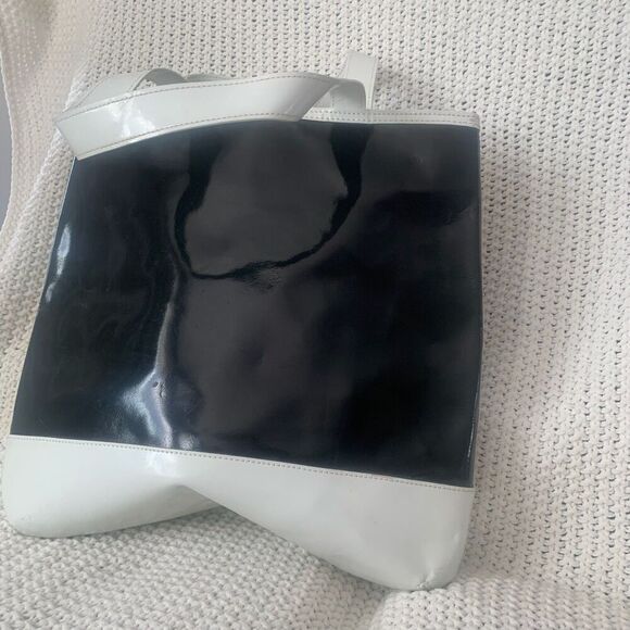 Lands End Patent Leather Mod Tote Bag Black w/White Snap Close Top Cotton Lining - Picture 4 of 16